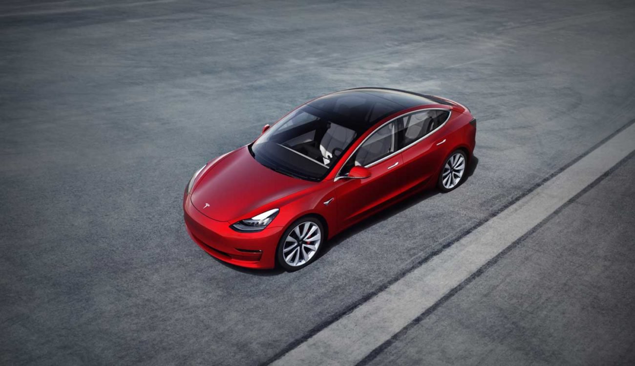 Tesla har ökat säkerheten i sina bilar bara genom att ändra ljuset