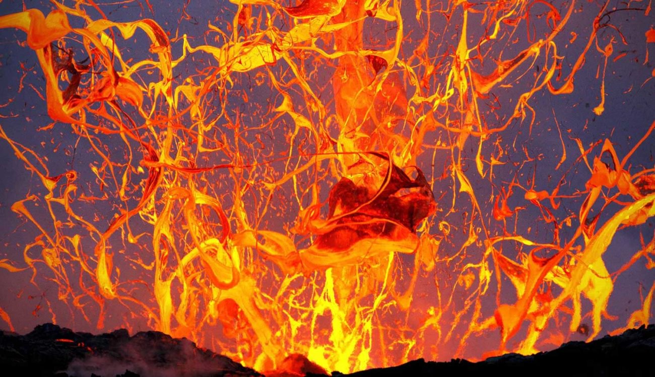 #Video: वैज्ञानिकों ने उकसाया की एक विस्फोट ज्वालामुखी लावा