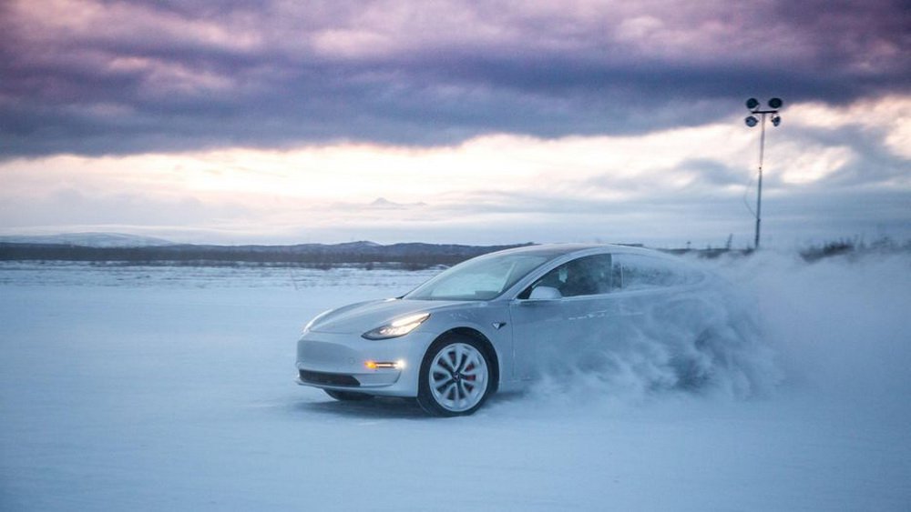Hvor som Tesla er ved at forberede sin elektriske køretøjer til brug i vinteren