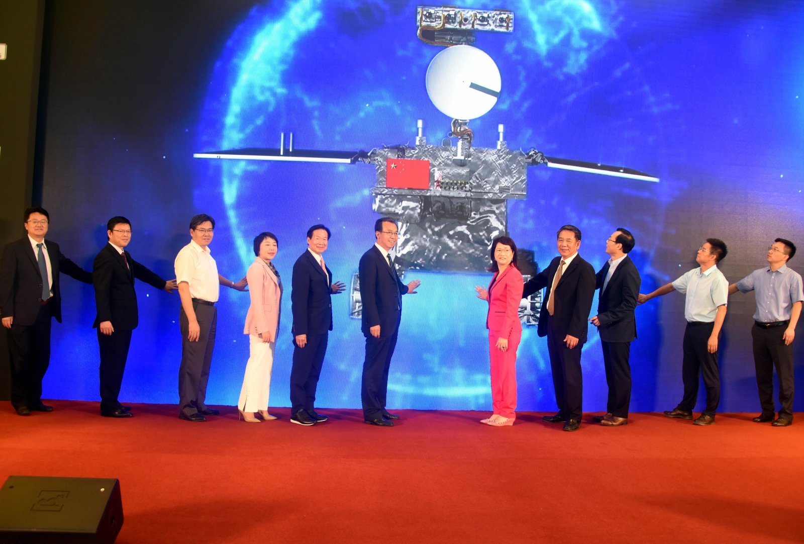 #фотодня | Chinesische Sonde «Chang ' E-4» setzte sich sanft auf der Rückseite des Mondes