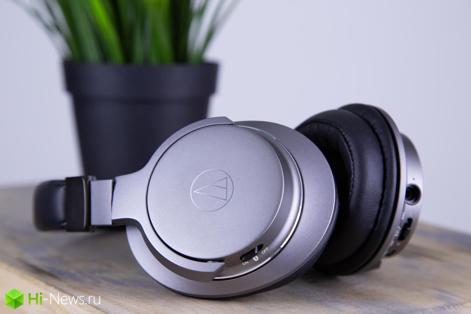 İnceleme Audio-Technica ATH-AR5BT: ne zaman teller gerekli değildir