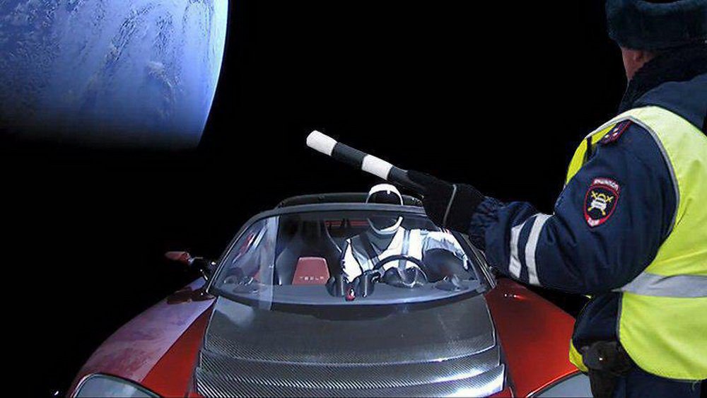 एक साल पहले एलोन मस्क अंतरिक्ष में भेजा वाहन है । उसके साथ गलत क्या है अब?