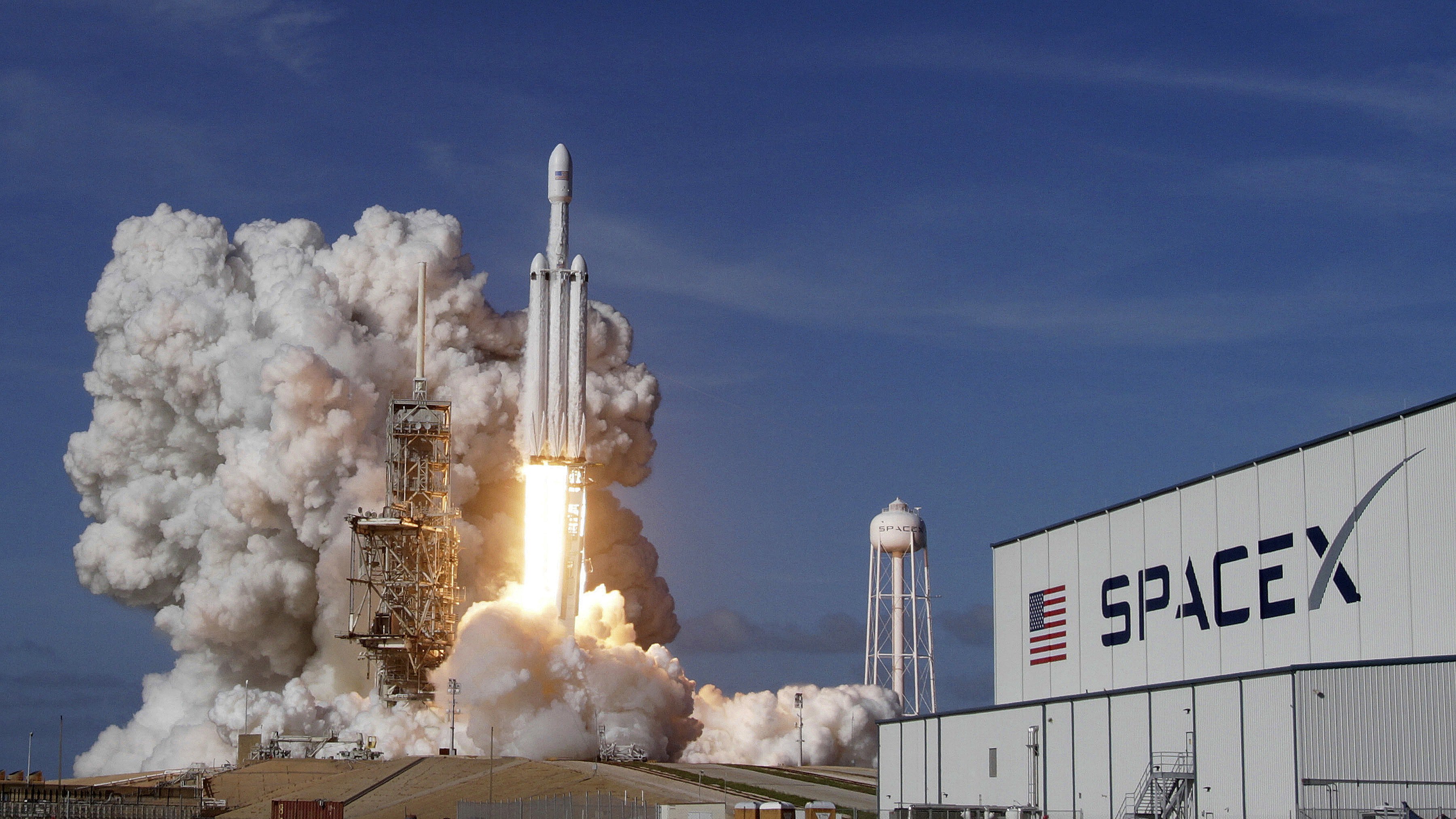 Elon Musk och SpaceX har lämnat in en stämningsansökan mot NASA