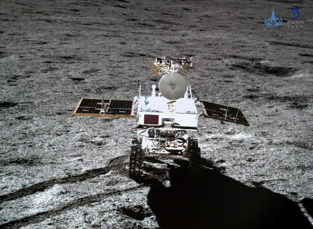 चीनी चंद्र रोवर बच गया है पर पहली रात के अंधेरे पक्ष चाँद