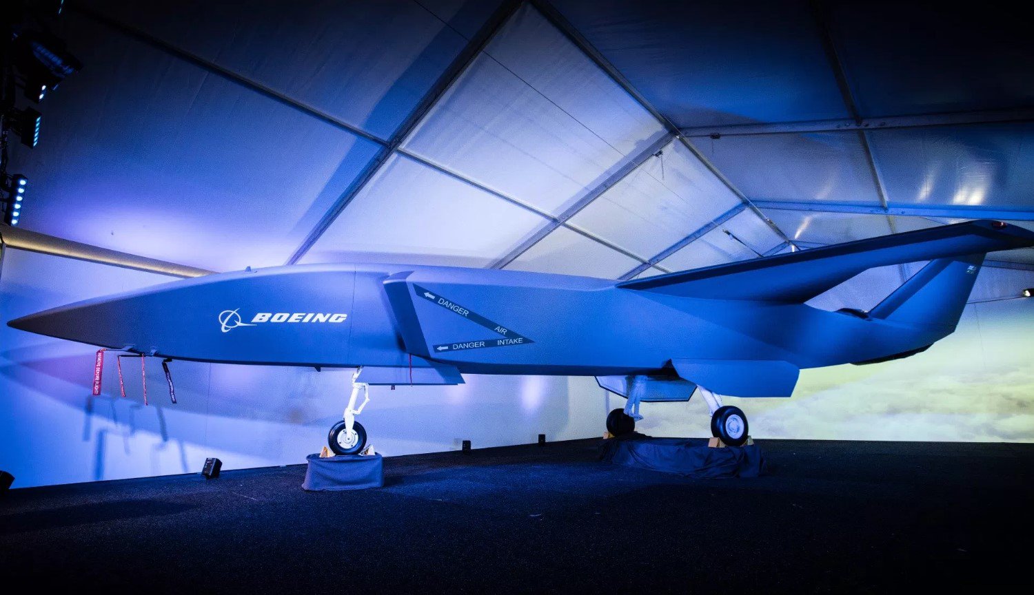 無人戦闘機ボーイング2020年