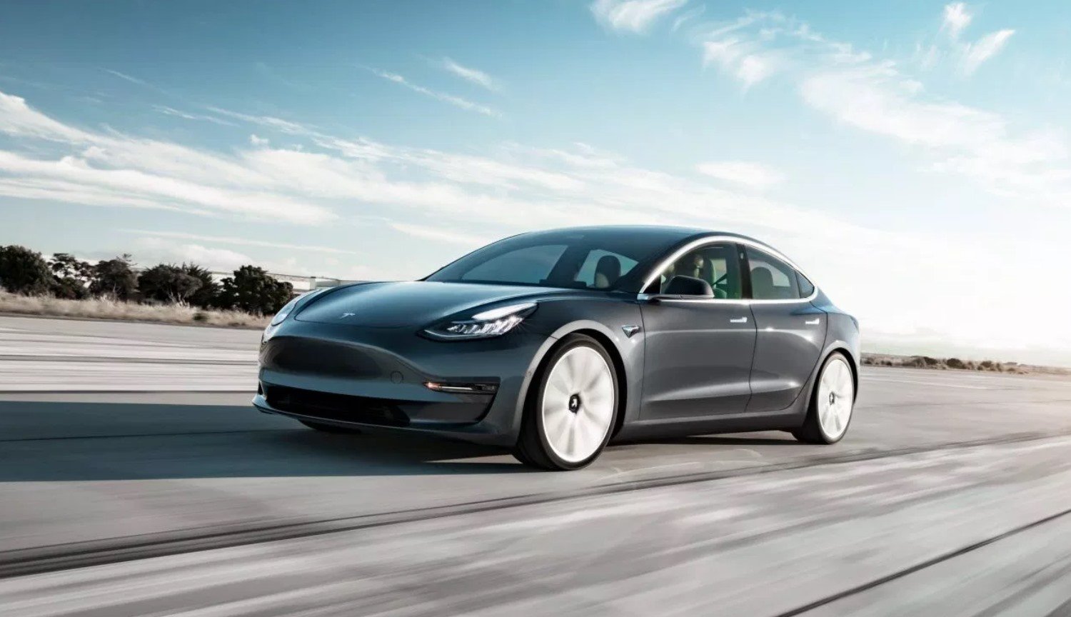Danach hat ilon Musk angekündigt, die Veröffentlichung der Billigen Version des Tesla Model 3