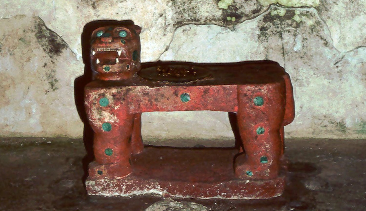 Arkeologer har hittat en Maya tempel med tusentals år av artefakter
