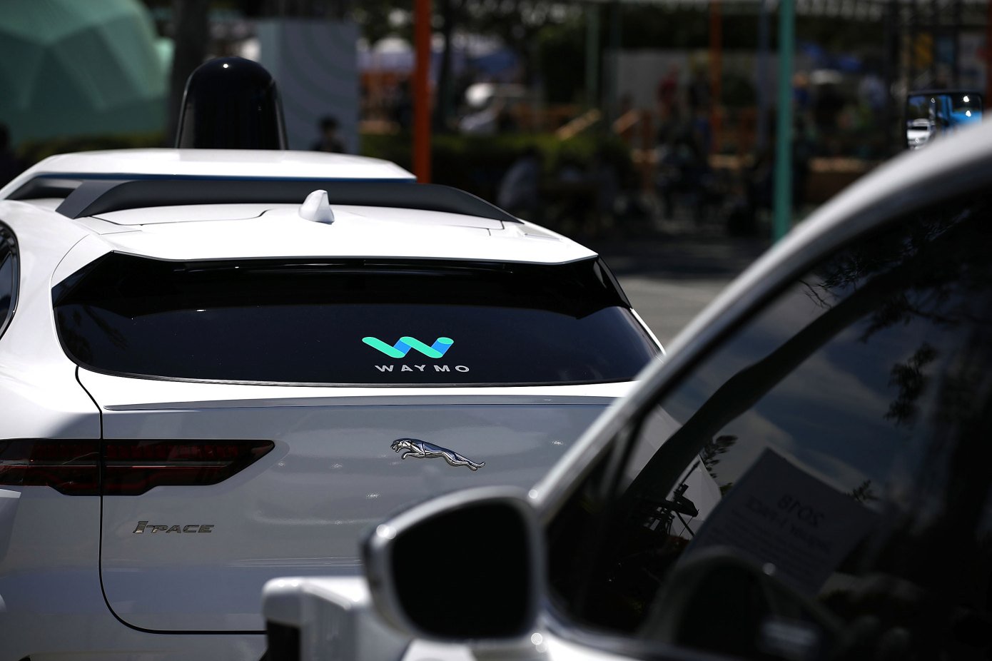 Waymo jest droższe Tesla i Uber. Domyślacie się, dlaczego?