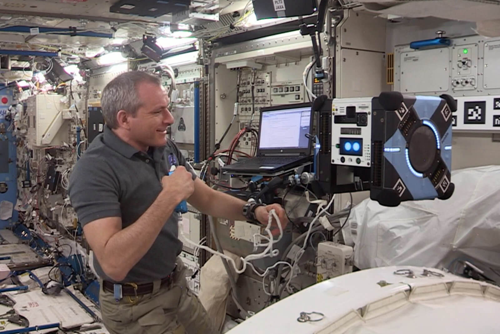 #video | aboard the ISS completed the first flight tests of the robot-bees 