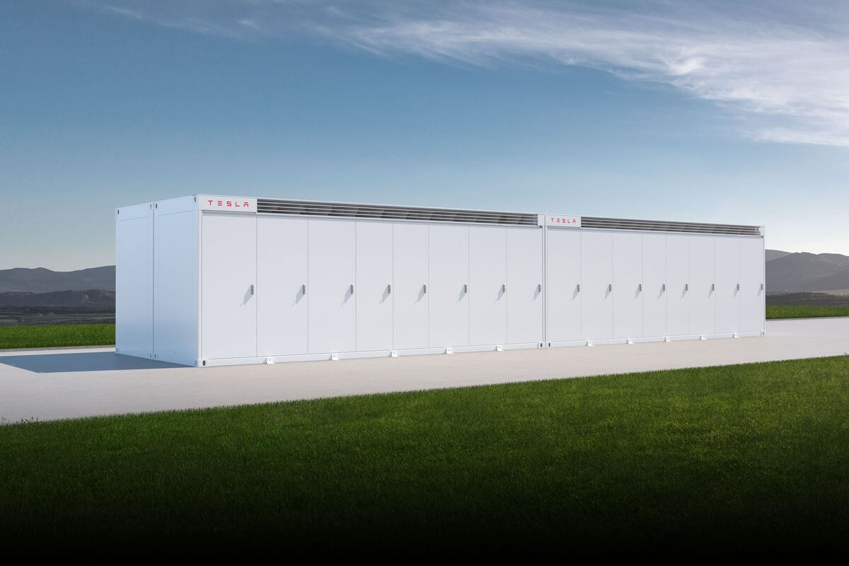 Tesla has presented a very powerful modular batteries for storing solar energy