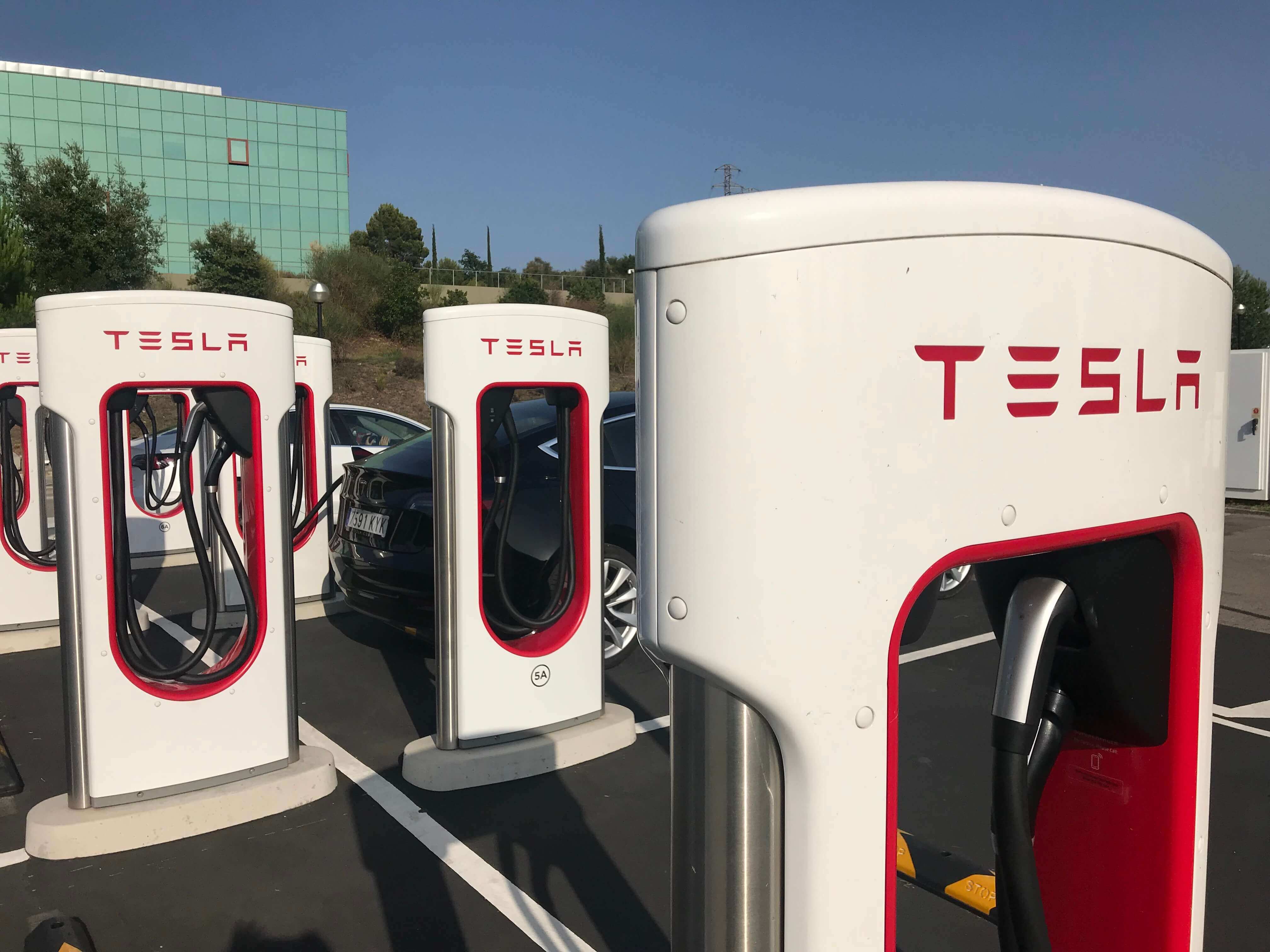 Şarj etmek için nasıl Tesla?