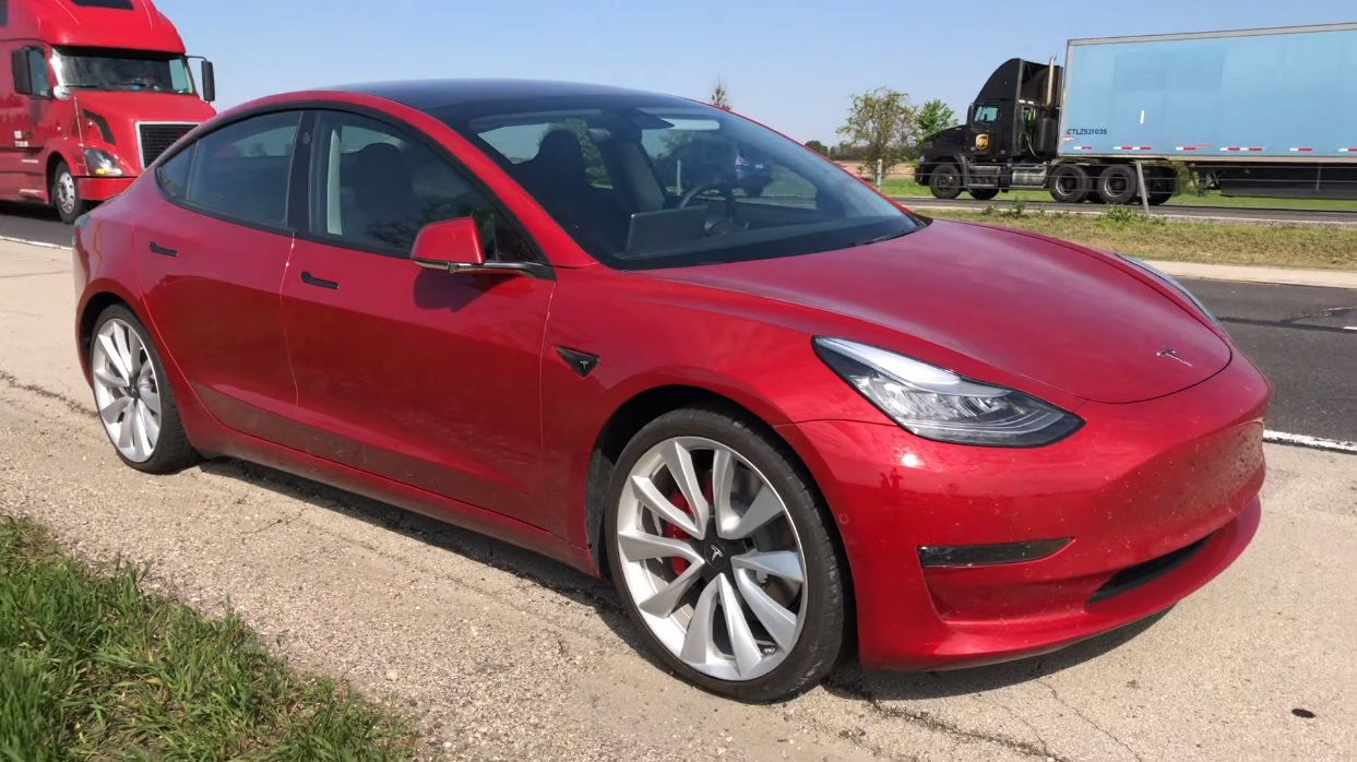 Radwechsel auf Tesla Model 3 kostet...