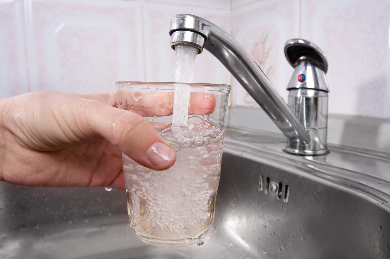 Quanto è pericolosa l'acqua del rubinetto?