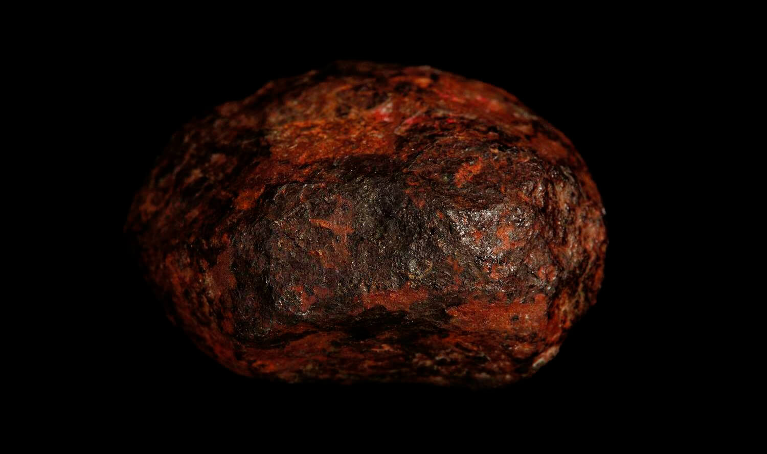 Inside the meteorite was discovered unknown in nature, the mineral