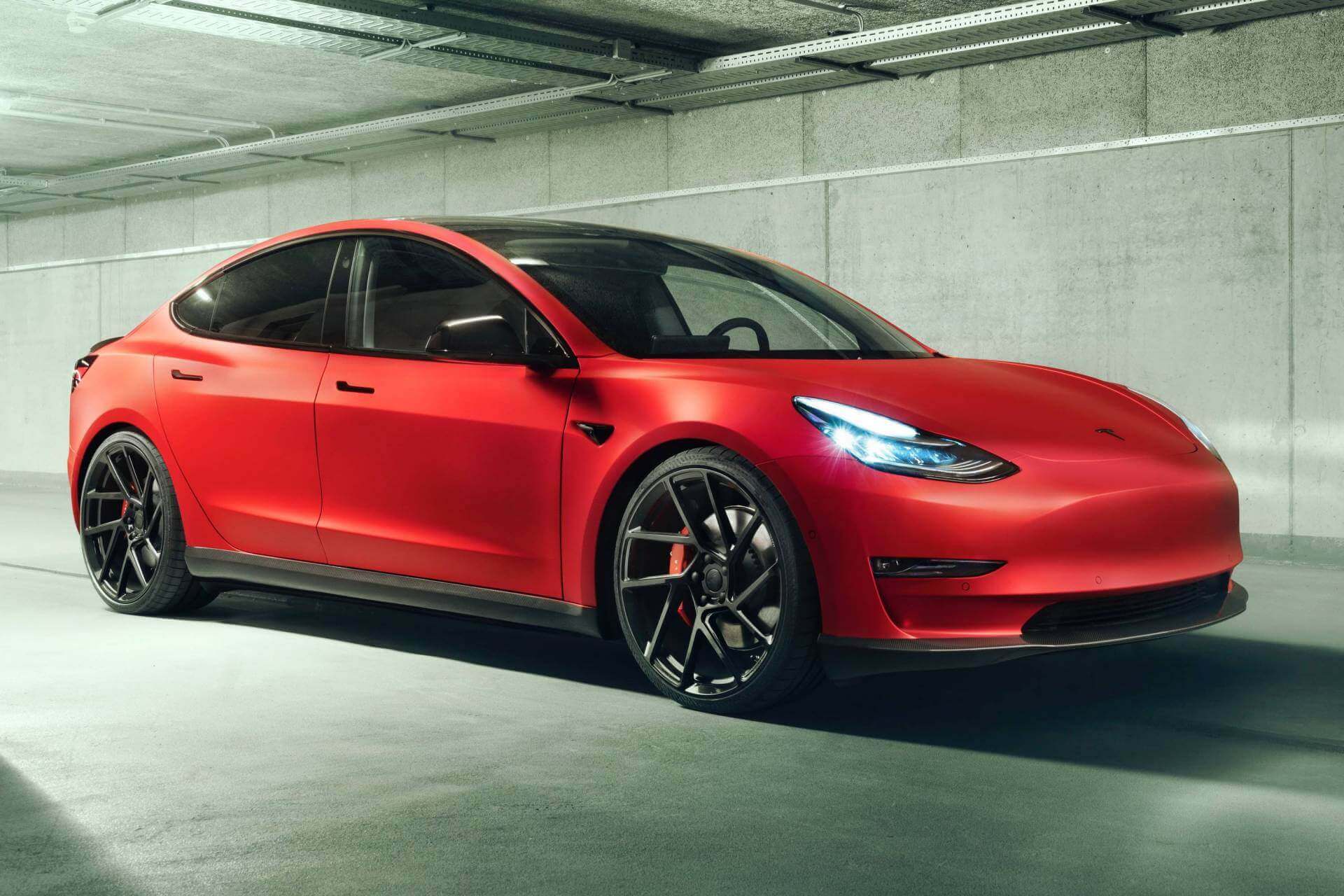 Tesla bilar har lärt mig att köra runt Parkeringsplatser utan förare