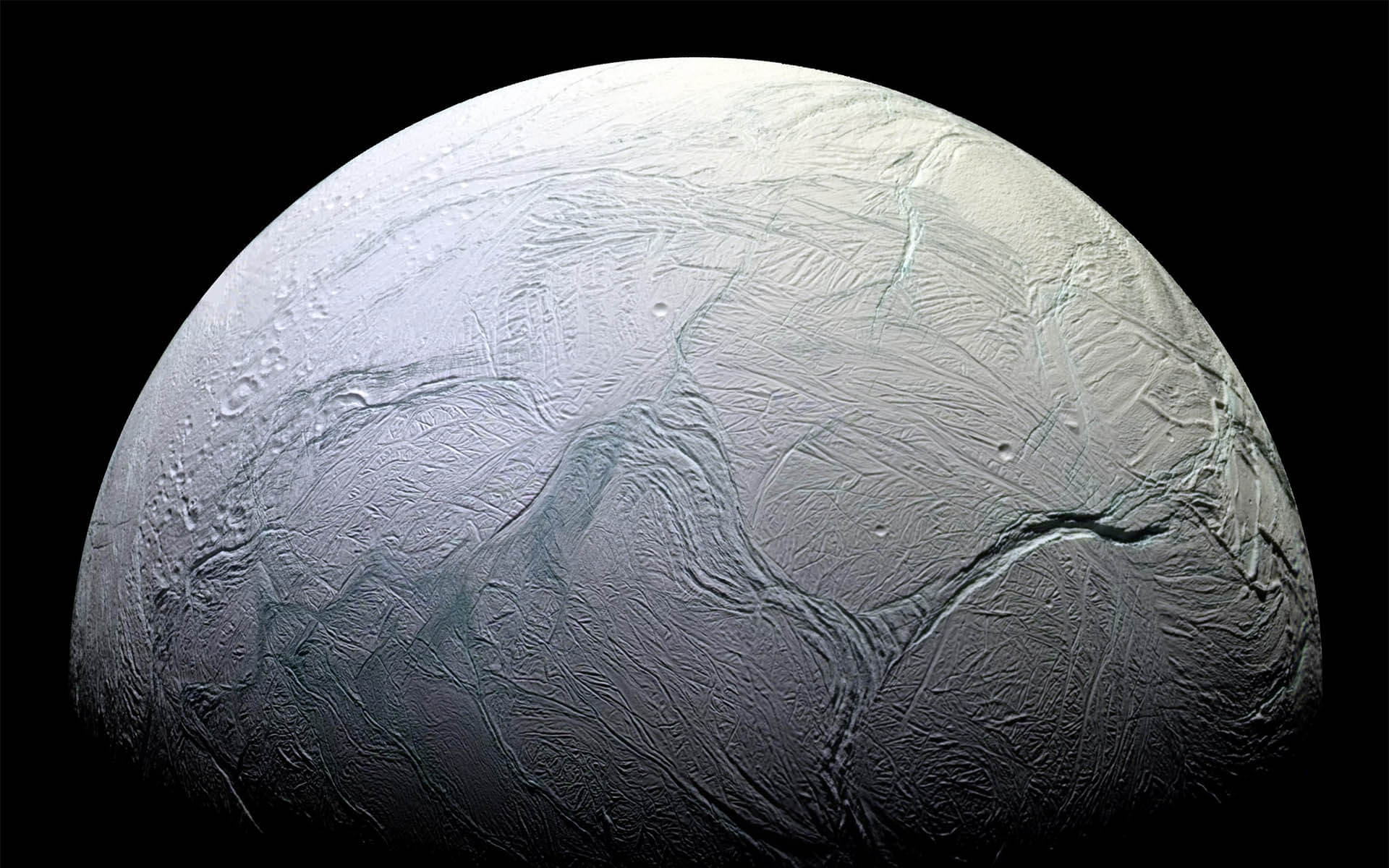 In acqua satellite di Saturno trovato organica