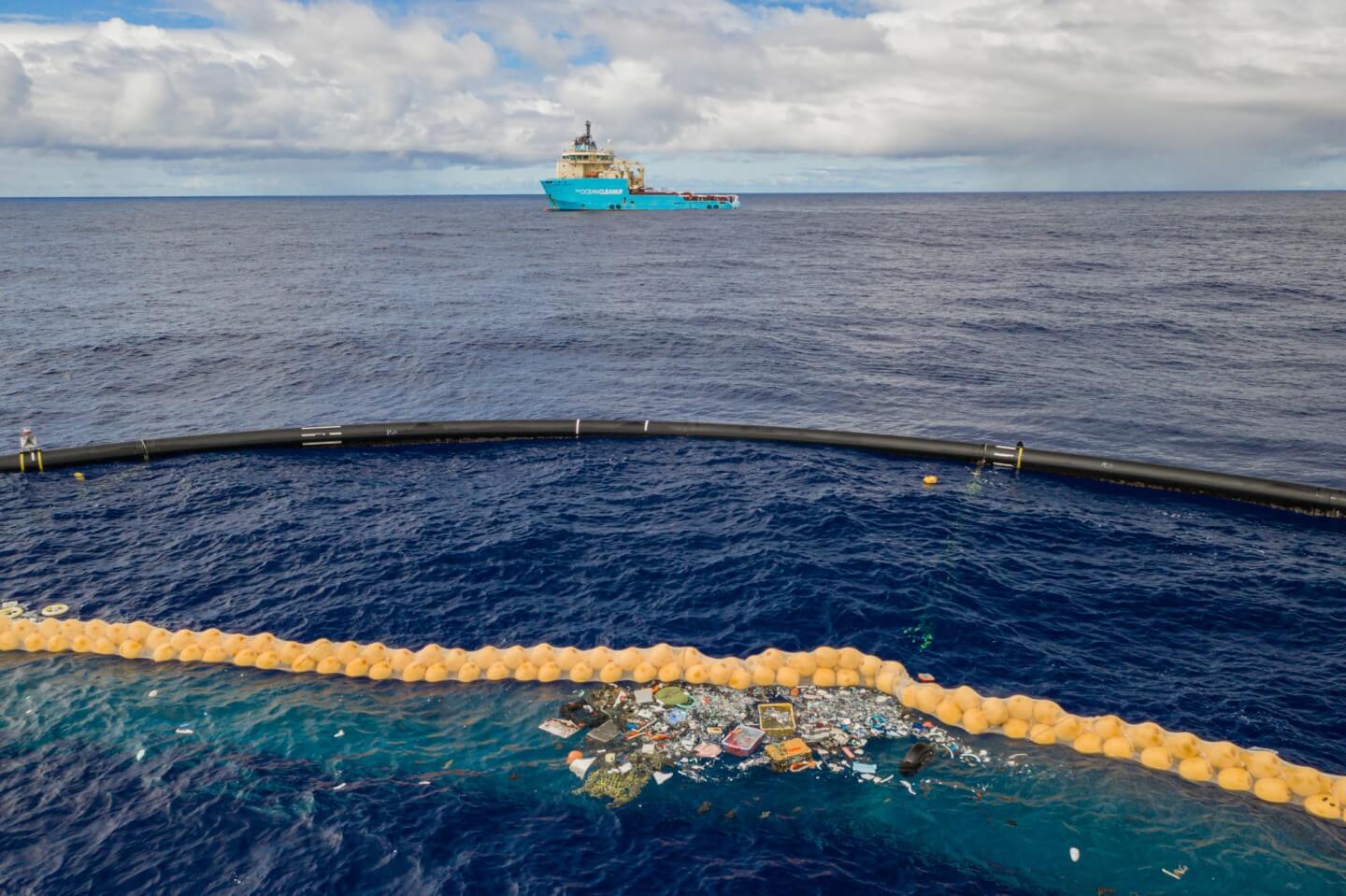 A large-scale project to clean up oceans from plastic aozora resumed its work