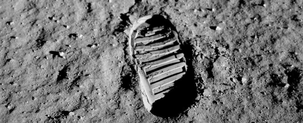 Lunar dust can be a source of oxygen