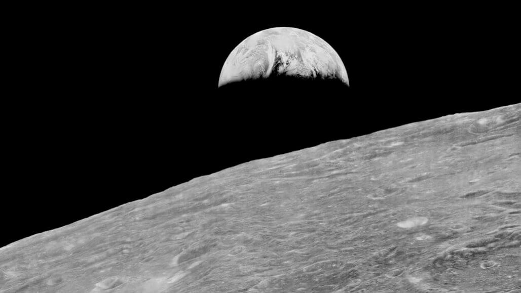 The moon can tell us about the origin of life on Earth