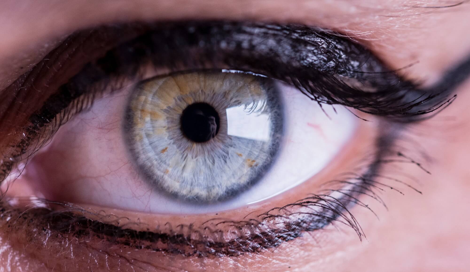 Created lenses that do not cause dry eyes