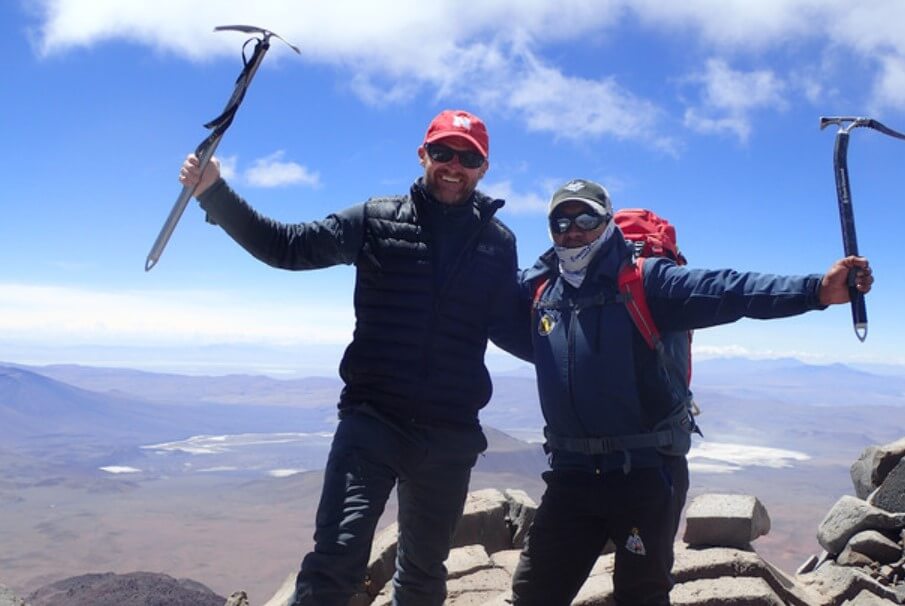 Qui vit au sommet du plus haut volcan du monde?